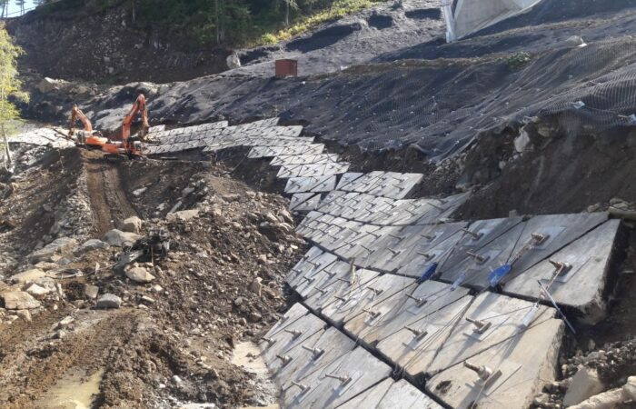 3_3Анкерное крепление с прижымными плитами и нагельное поле выше по склону